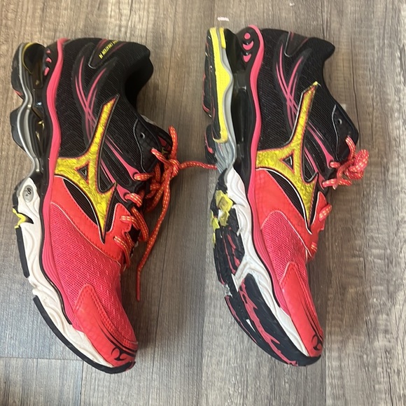 Mizuno Dynomotion Red & Yellow athletic Sneaker size 9.5 - Picture 6 of 13